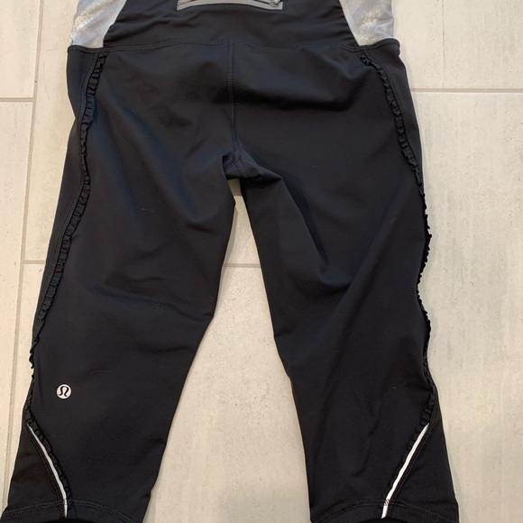 Like New! Lululemon Cropped Leggings. Women’s Size 6. - Picture 2 of 7
